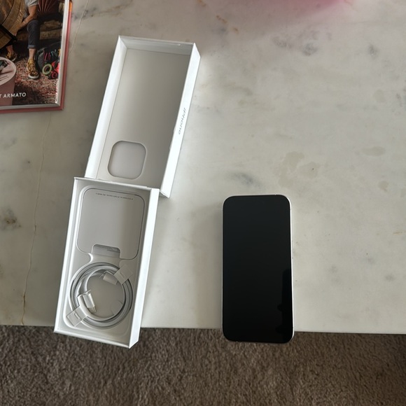 iPhone 15 Pro - Picture 2 of 2